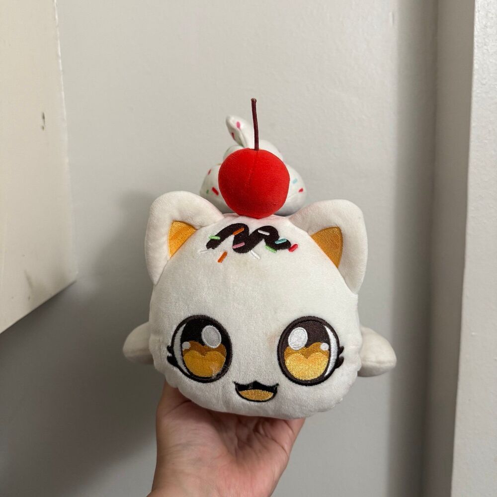 Aphmau MeeMeows  big vanilla and small Neapolitan Cat plush